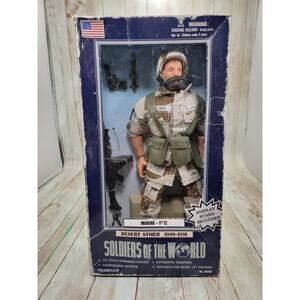 Vintage Desert Storm Marine 1st LT 1999 NIB Soldiers Of The World